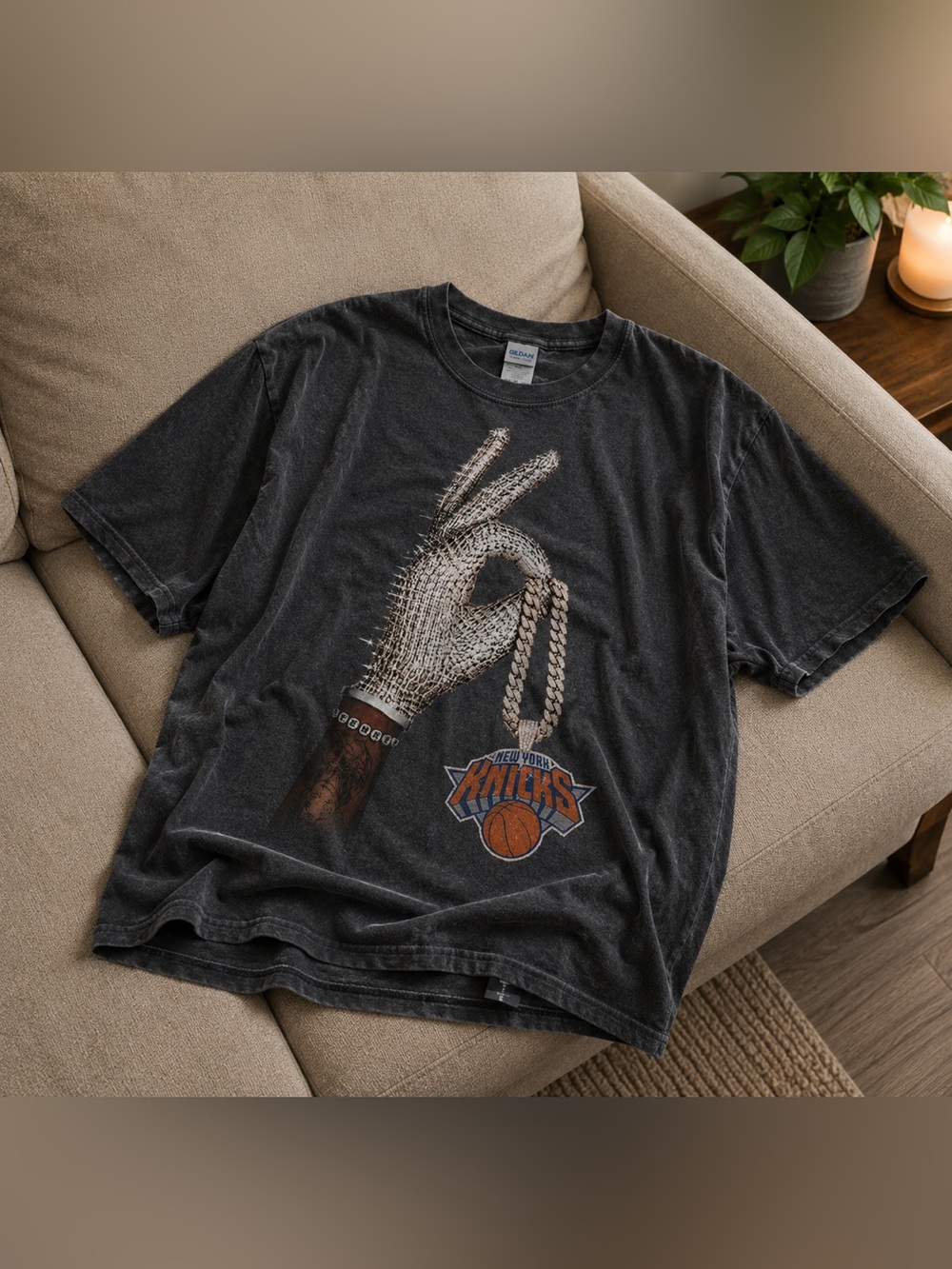 Vintage New York Knicks Bling Hand Sign Tee, Unisex Black Short Sleeve Graphic